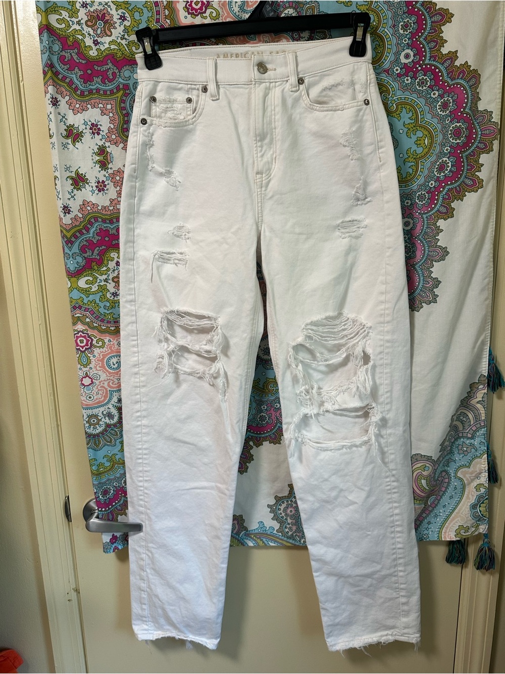 American Eagle Outfitters White High-Rise Distressed Straight Jeans